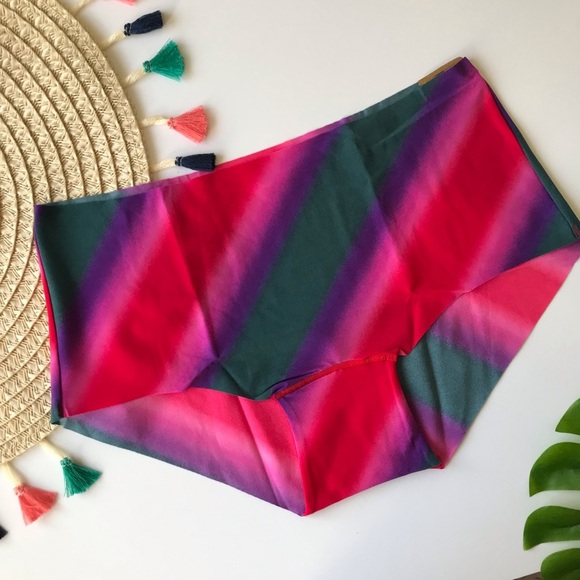 Victoria's Secret PINK No Show Boyshort Panty Pin Up Red Gradient  Medium NEW - Picture 3 of 4